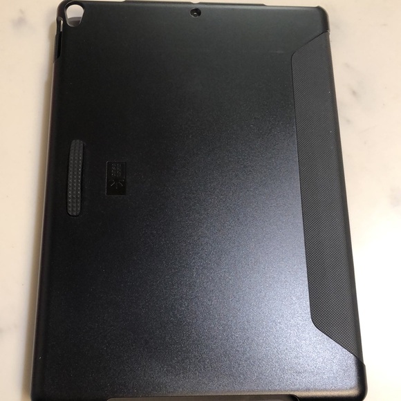 CaseLogic IPAD case. Never used. Still in packaging - Picture 4 of 4